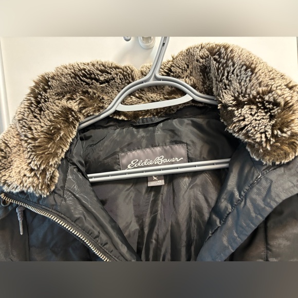 Eddie Bauer Winter Jacket with detachable Hood - Picture 4 of 8